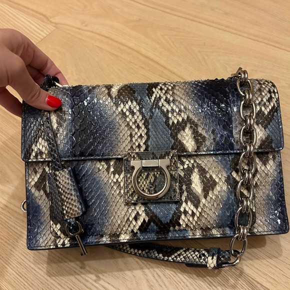 Ferragamo EXOTIC - Picture 1 of 7